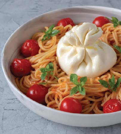 Spaghetti in All-Purpose Tomato Sauce With Fresh Burrata